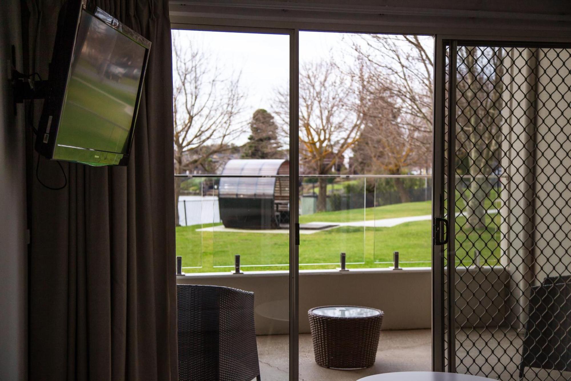 Nagambie Waterfront Motel ภายนอก รูปภาพ